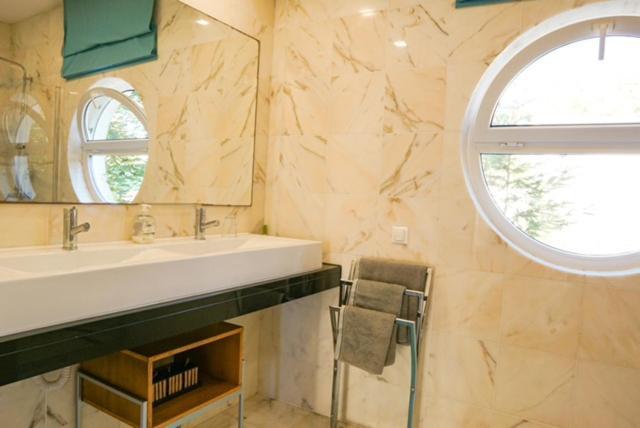 Edles Apartment In Architektenvilla Mit Grossem Pool, Sauna, Dachterrasse Und Malerischem Garten Патаяш Экстерьер фото
